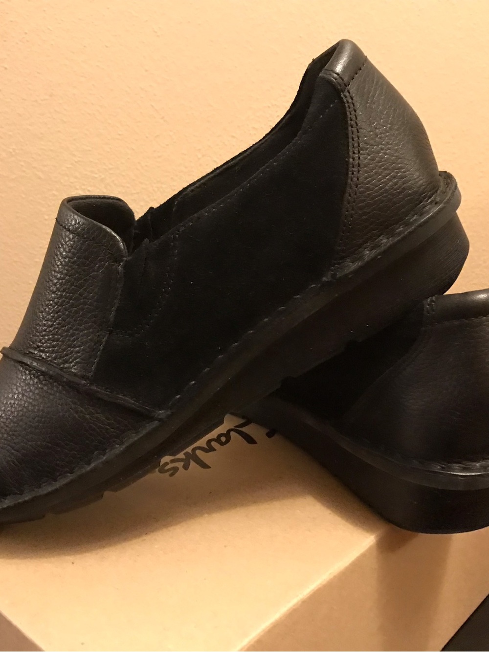 Clarks Women's Black Slip-On Leather and suede Loafers - Casual Comfort - Picture 3 of 8